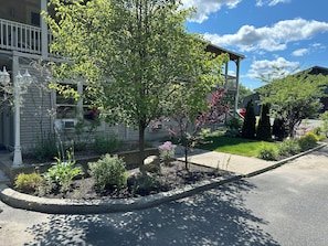 2br Modern Condo #8 Walk to Main St & Mirror Lake vacation rental in Central village, Lake Placid, New York