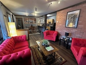2br Modern Condo #8 Walk to Main St & Mirror Lake vacation rental in Central village, Lake Placid, New York