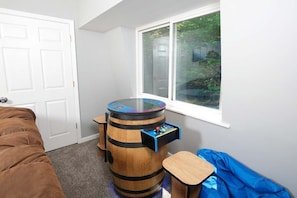 5BR Chalet Village Hot Tub/ Deck/ Arcade/ Mtn View vacation rental in Chalet Village, Gatlinburg
