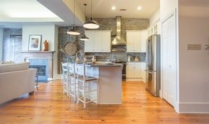 Amazing Loft with Parking & Deck above River Street vacation rental in River Street, Historic District - Savannah