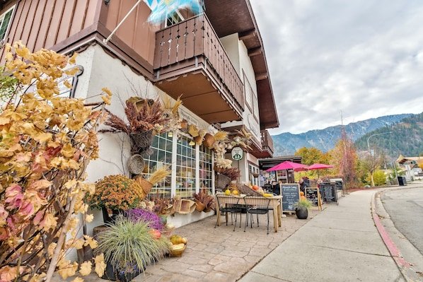 Best Views in Leavenworth from Downtown 2-bedroom Condo vacation rental in Downtown Leavenworth