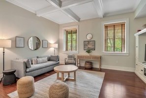 Biltmore Village Gem (Renovated Historic Condo) vacation rental in Biltmore Village, Asheville