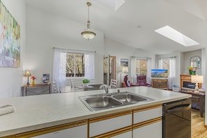 ✓ Bright Top Floor Condo ✓ Walk to Town ✓ A/C ✓ Sleeps 6 vacation rental in Leavenworth (near Adventure Park)