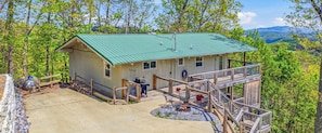 Chalet Village Cabin, Sleeps 9, Mtn View, 360 Deck vacation rental in Chalet Village, Gatlinburg