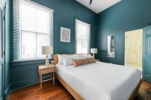 Charming 1BR Downtown Stay w. Parking vacation rental in Cannonborough–Elliottborough