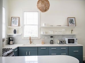 Charming 1BR Downtown Stay w. Parking vacation rental in Cannonborough–Elliottborough
