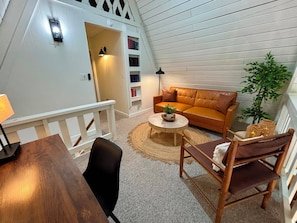 Charming A-frame in Chalet Village! GSMNP! Hot Tub! Arcade! vacation rental in Chalet Village, Gatlinburg