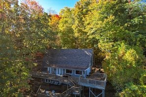 Charming A-frame in Chalet Village! GSMNP! Hot Tub! Arcade! vacation rental in Chalet Village, Gatlinburg