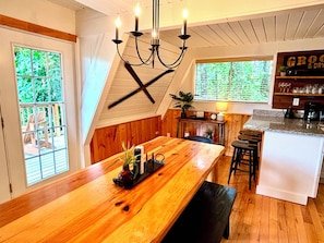 Charming A-frame in Chalet Village! GSMNP! Hot Tub! Arcade! vacation rental in Chalet Village, Gatlinburg