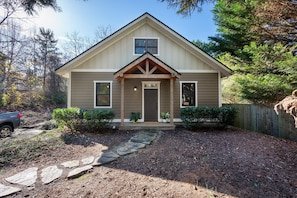 Charming Home near Downtown & Biltmore with Fire Pit vacation rental in Asheville (central)