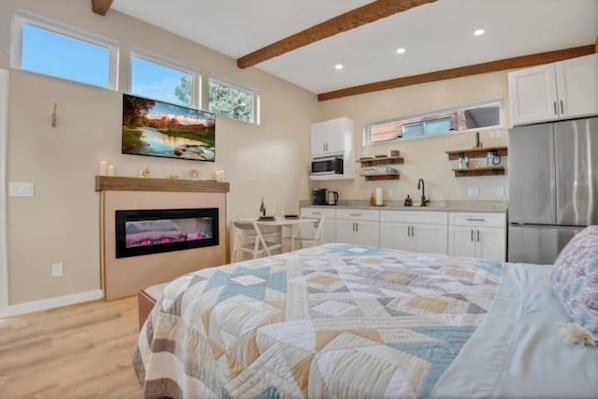 Cozy Guest House Perfect For Couples w/ Hot Tub vacation rental in West Sedona