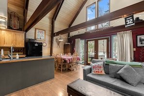 Creekfront Cabin w/ Hot Tub Near Lake Wenatchee vacation rental in Nason Creek / Lake Wenatchee
