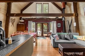 Creekfront Cabin w/ Hot Tub Near Lake Wenatchee vacation rental in Nason Creek / Lake Wenatchee