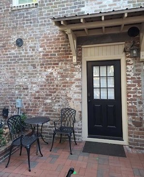 Historic 1850s Carriage House on Chatham Square vacation rental in Chatham Square, Historic District - Savannah