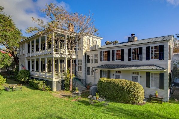 Historic Carriage House located South Of Broad. Charming and Private. vacation rental in South of Broad