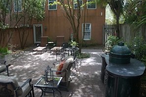 Jones Street HGTV-Inspired Carriage House vacation rental in Jones Street, Historic District - Savannah