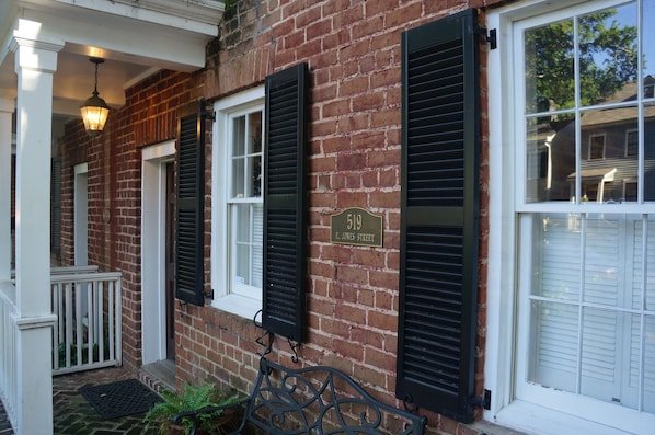 Jones Street HGTV-Inspired Carriage House vacation rental in Jones Street, Historic District - Savannah