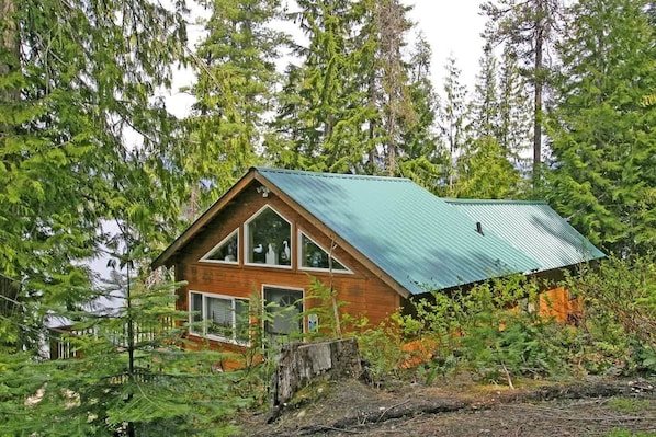 Lake Wenatchee Villa | Dogs OK | Beach & Deck vacation rental in Lake Wenatchee