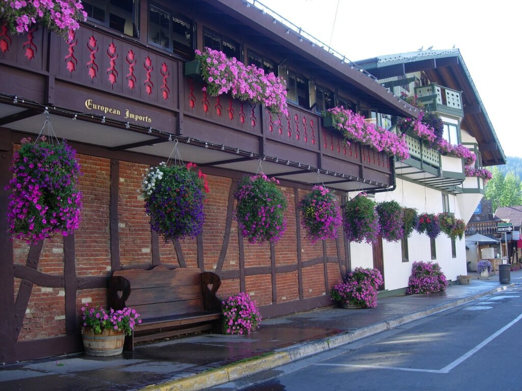 Leavenworth, Washington seasonal travel scenery