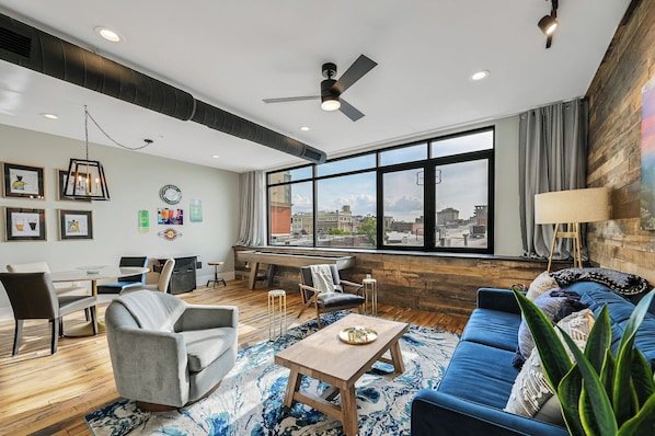 Luxury Downtown walkable AVL condo w arcade 2BR2BA vacation rental in Downtown Asheville