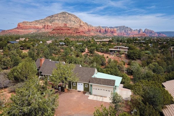 Myrinn Casita: Breathtaking Red Rock Views & Deck vacation rental in Sedona