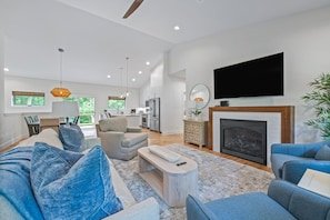Nana’s Branch — Modern Home with Private Hot Tub & Arcade vacation rental in West Asheville