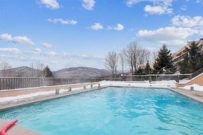 Notchbrook Condo — Near Mountain, Seasonal Heated Pool vacation rental in Notchbrook (Mountain Road mid‑slope)