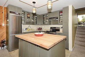 Notchbrook Condo — Near Mountain, Seasonal Heated Pool vacation rental in Notchbrook (Mountain Road mid‑slope)