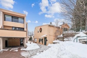 Notchbrook Condo — Near Mountain, Seasonal Heated Pool vacation rental in Notchbrook (Mountain Road mid‑slope)