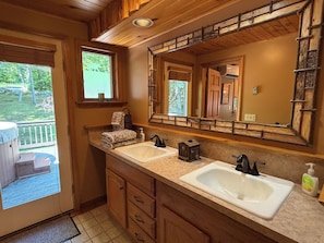 PRIVATE BEACH RIGHTS on MIRROR LAKE, walk to main st. Lake Placid, hot tub! vacation rental in Hillcrest neighborhood, Lake Placid, New York