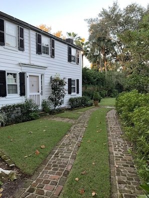 Private Historic 1770 Carriage House Located South Of Broad vacation rental in South of Broad