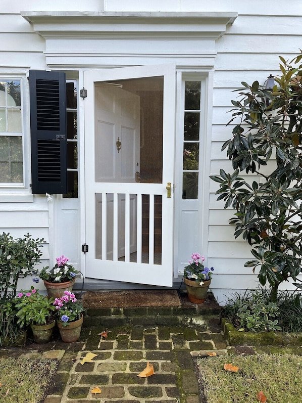 Private Historic 1770 Carriage House Located South Of Broad vacation rental in South of Broad
