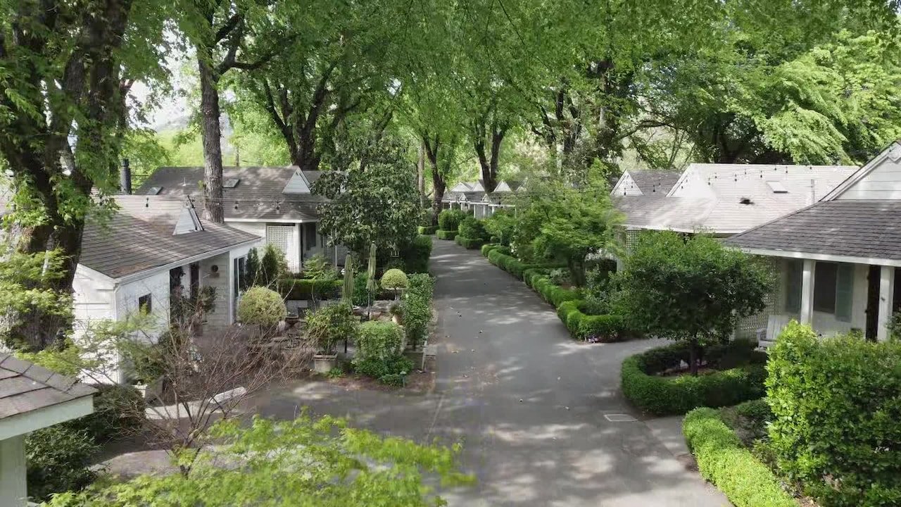 Private Napa Valley Cottage, Peaceful, Walkable & Thoughtfully Designed vacation rental in Calistoga, California