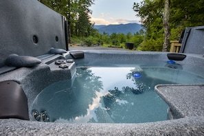 Real Log Cabin with Amazing Views, Hot Tub, Sauna & Games vacation rental in Cobbly Nob, Gatlinburg