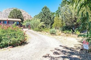 Red Rocks, HOT TUB, W. Sedona, Walk to trails, 1 bd! vacation rental in West Sedona