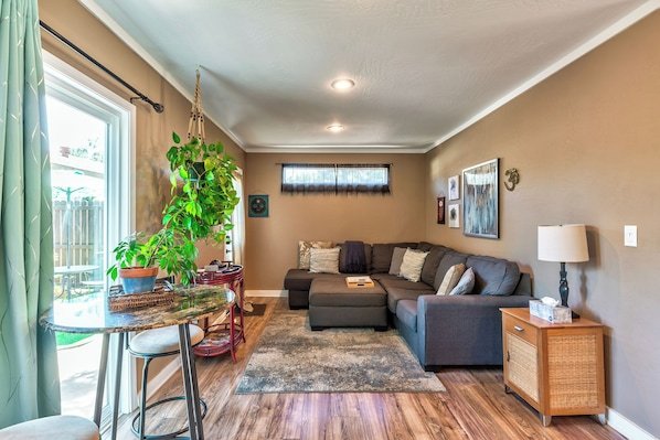 Red Rocks, HOT TUB, W. Sedona, Walk to trails, 1 bd! vacation rental in West Sedona