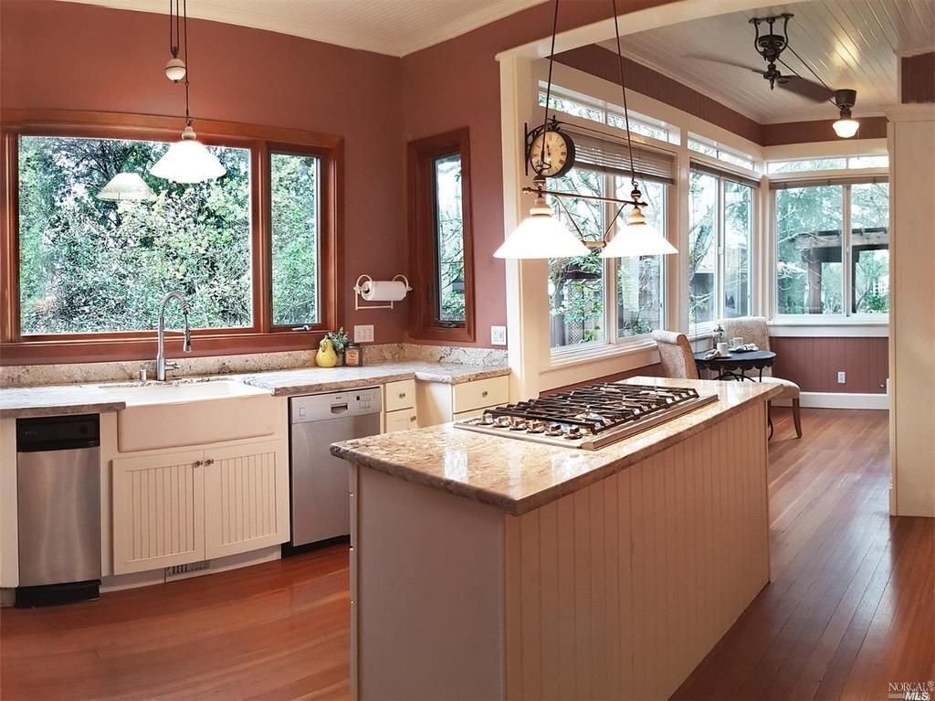 Regal 4bd/4ba Victorian Home in Downtown Calistoga vacation rental in Calistoga, California