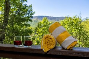 Relax in Mtn Cabin w/ Scenic Views, Private Hot Tub, Easy Access to Heated Pool vacation rental in Gatlinburg (mountainside)