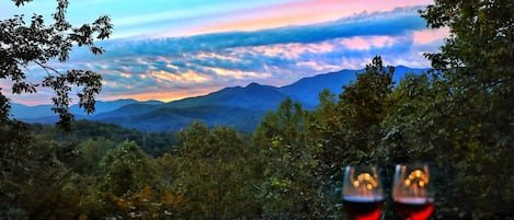 Relax in Mtn Cabin w/ Scenic Views, Private Hot Tub, Easy Access to Heated Pool vacation rental in Gatlinburg (mountainside)