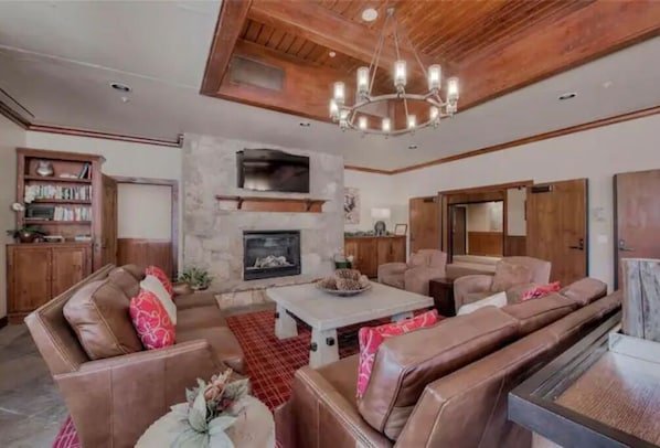 Riverbend at Snowflake: Ski-In/Ski-Out Condo, Walk to Main St vacation rental in Snowflake