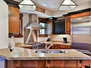 Silver Star 701 – Ski In/Ski Out, Private Hot Tub vacation rental in Silver Star, Park City