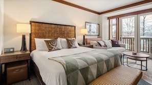 Spruce Peak Studio Overlooking the Village — 3rd‑Floor vacation rental in Spruce Peak