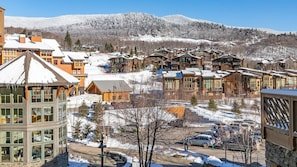 Spruce Peak Studio Overlooking the Village — 3rd‑Floor vacation rental in Spruce Peak