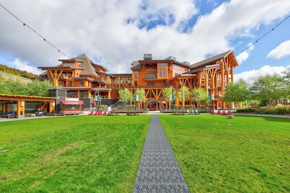 Stowebound Studio at Spruce Peak — Fireplace & A/C vacation rental in Spruce Peak