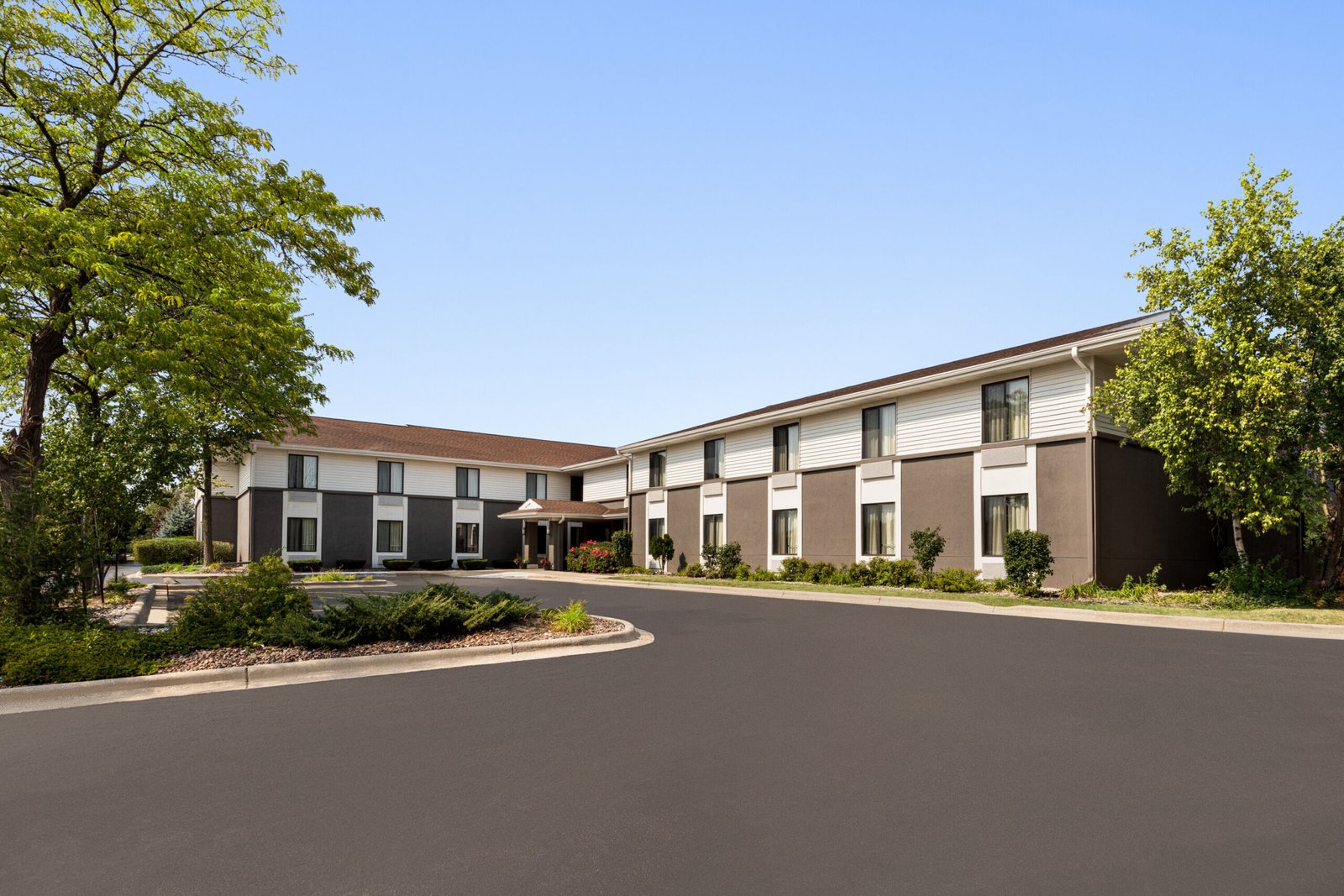 Super 8 by Wyndham Germantown/Milwaukee in Germantown, WI