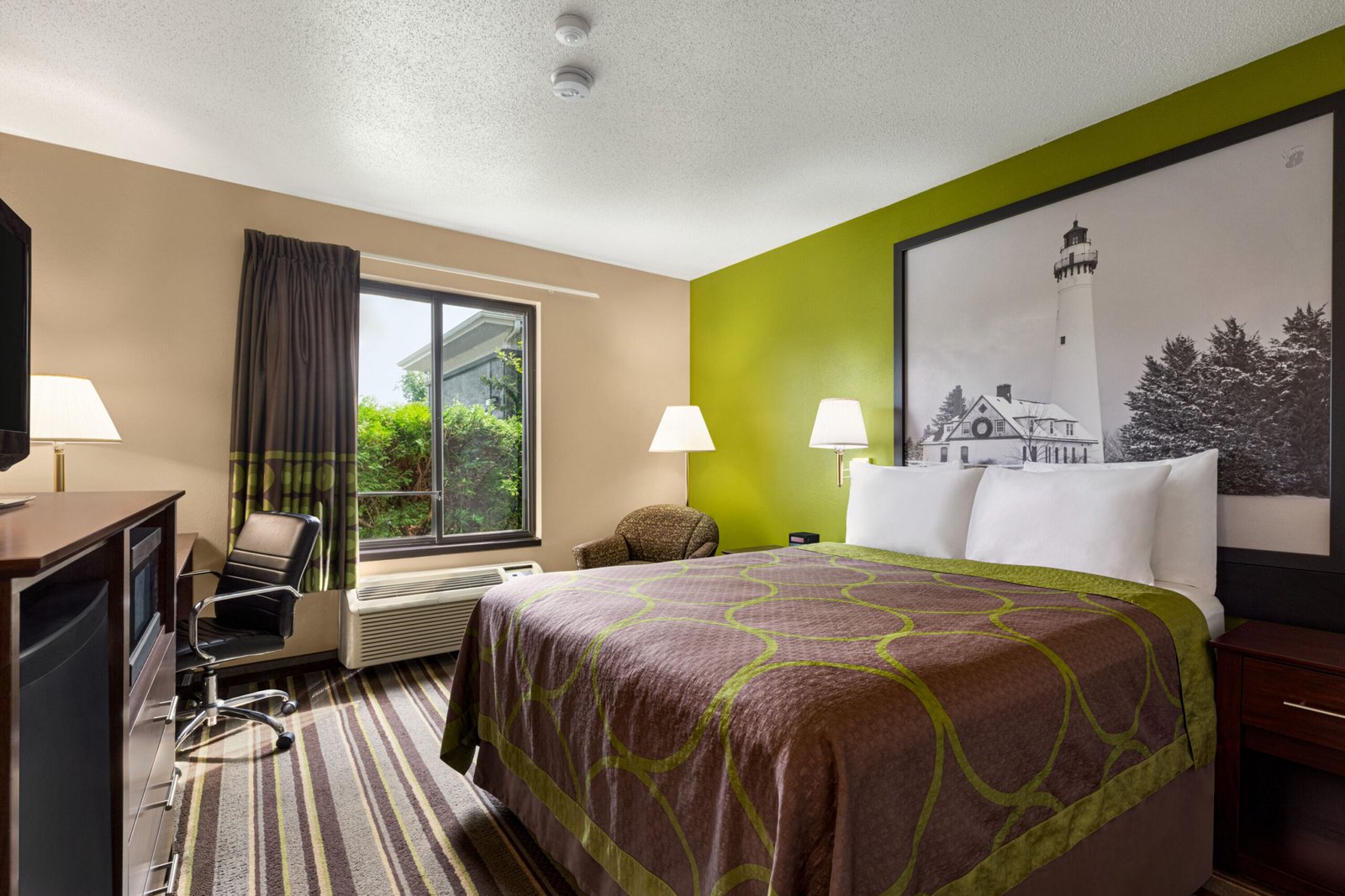 Super 8 by Wyndham Germantown/Milwaukee in Germantown, WI
