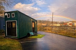 “The Artisan” Tiny Home in the River Arts District vacation rental in River Arts District, Asheville