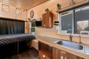 “The Artisan” Tiny Home in the River Arts District vacation rental in River Arts District, Asheville