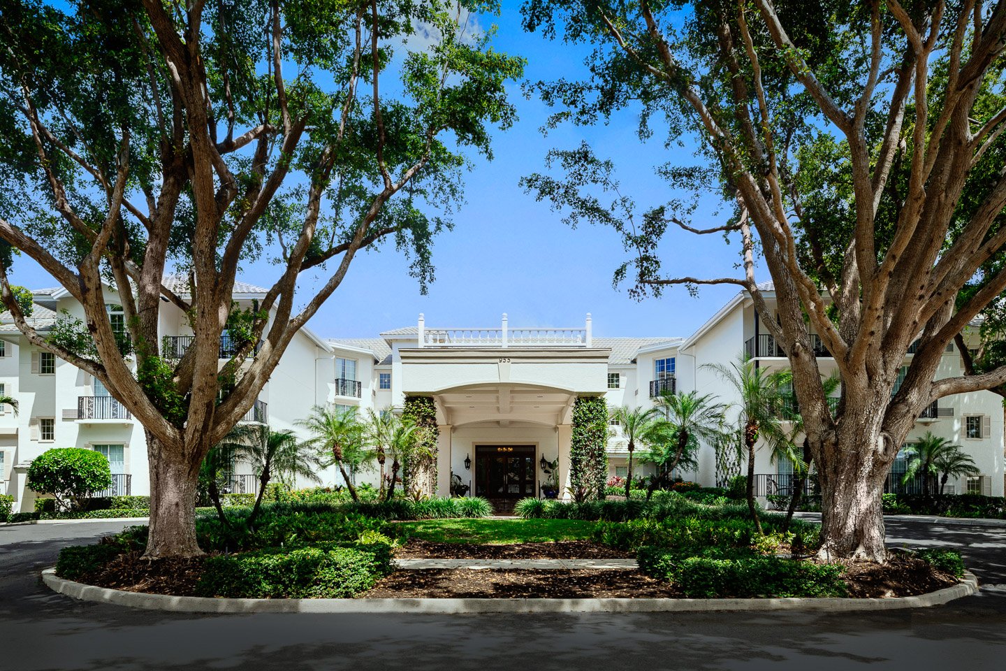 The Capri Inn (Trianon Old Naples) in Naples, Florida