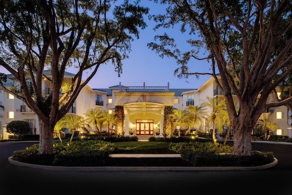 The Capri Inn (Trianon Old Naples) in Naples, Florida
